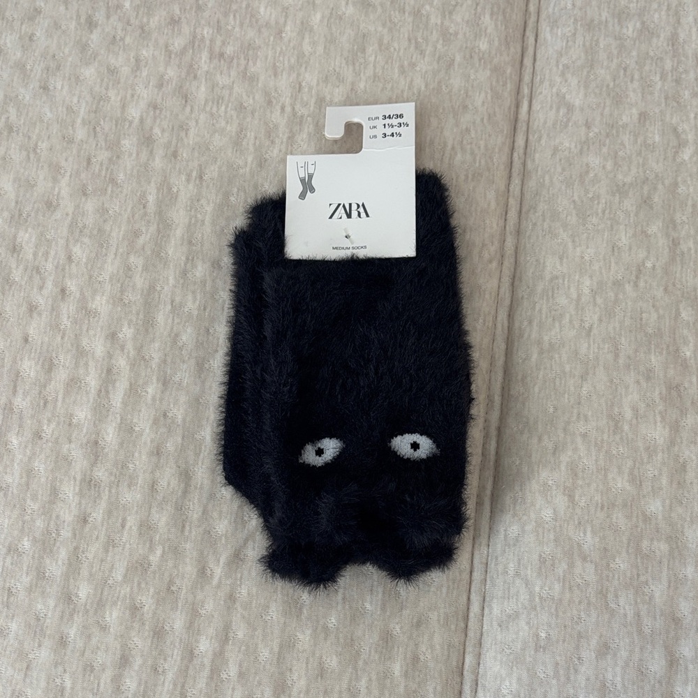 Zara Black Fuzzy Mittens with Eye Design